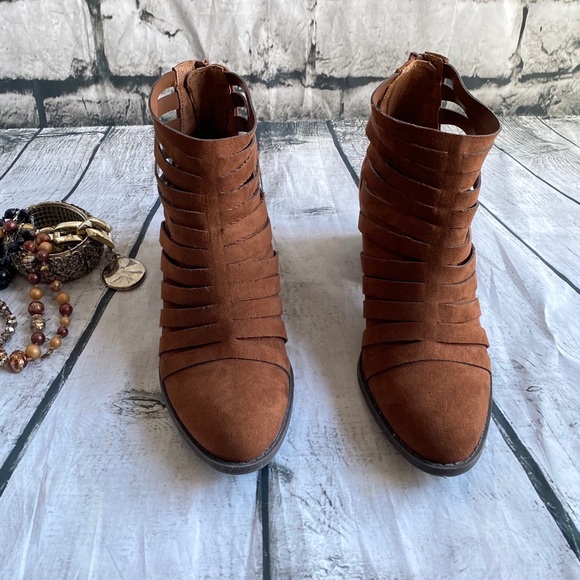 Carlos by Carlos Santana Cutout Vanna Ankle Booties, Size 7.5 - Picture 6 of 9